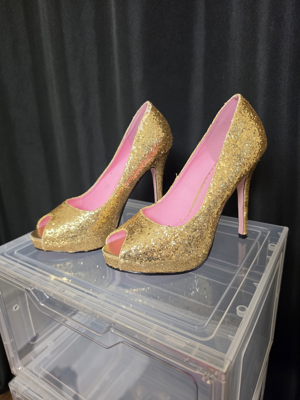 Leg Avenue Gold Glitter Peep-Toe Heels with Pink Interior